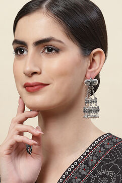Silver Alloy Earrings image number 3