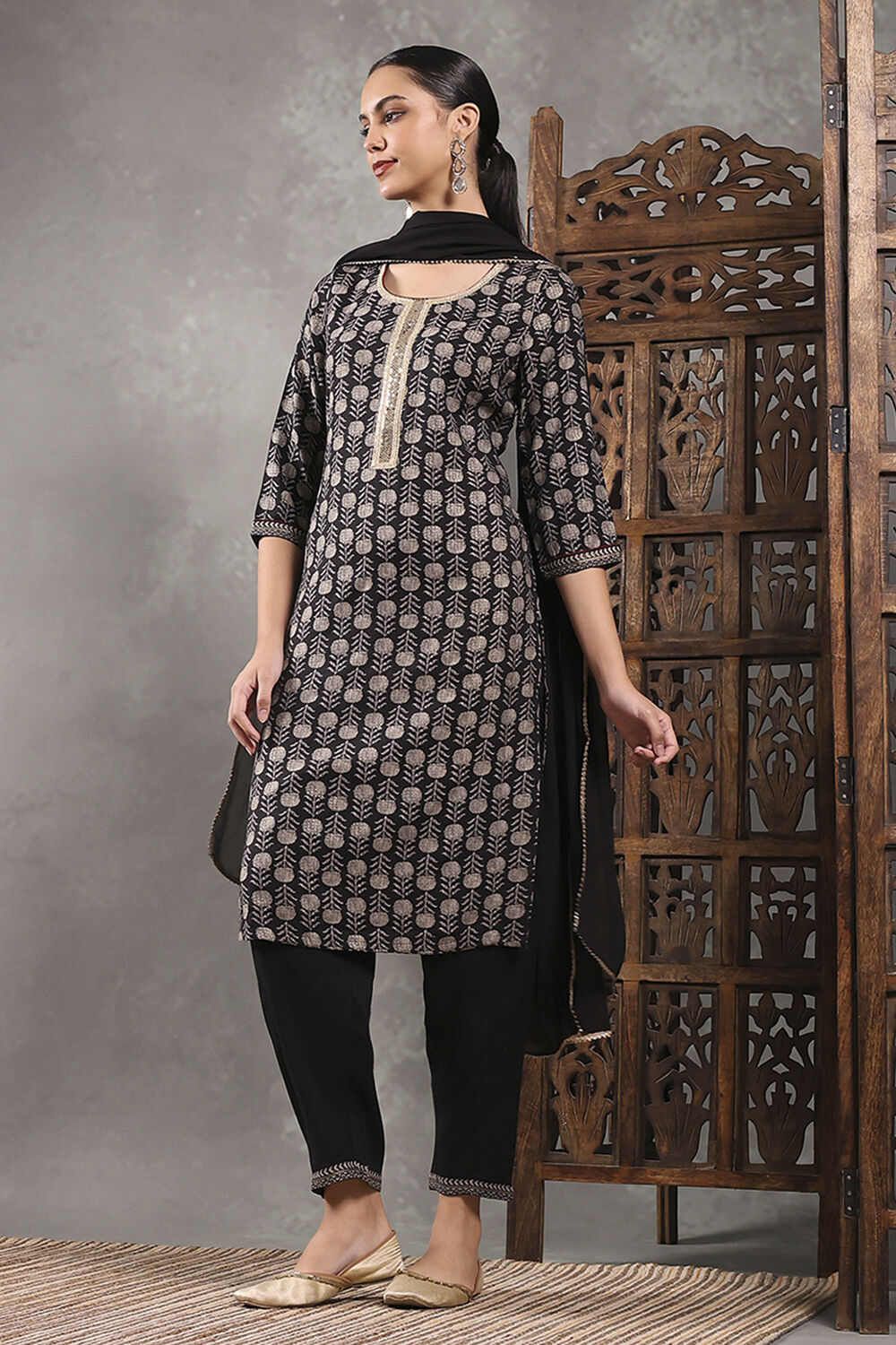 Black Viscose Blend Printed Straight Suit Set image number 3