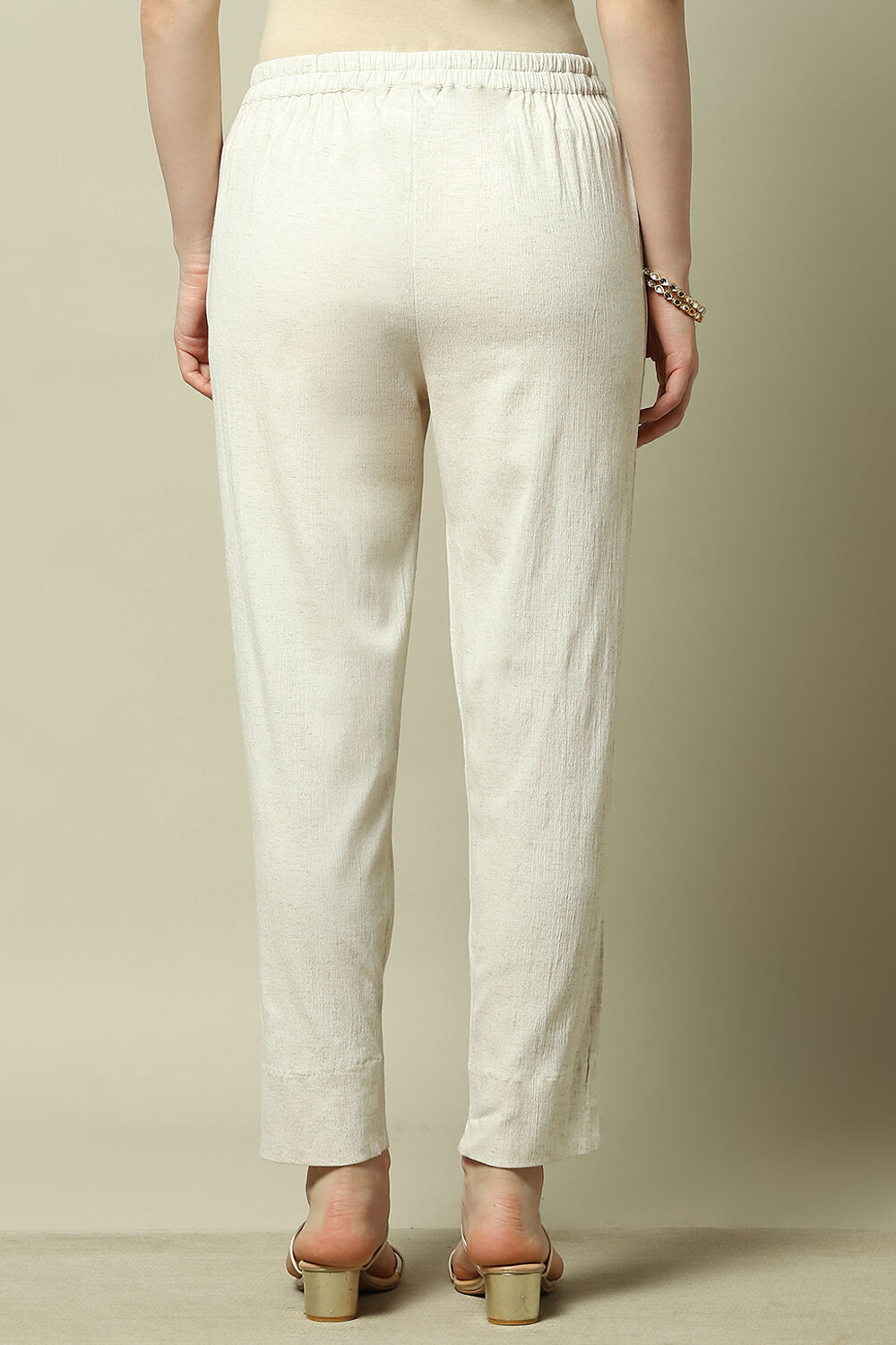 Off-White Solid Slim Fit Pants image number 4