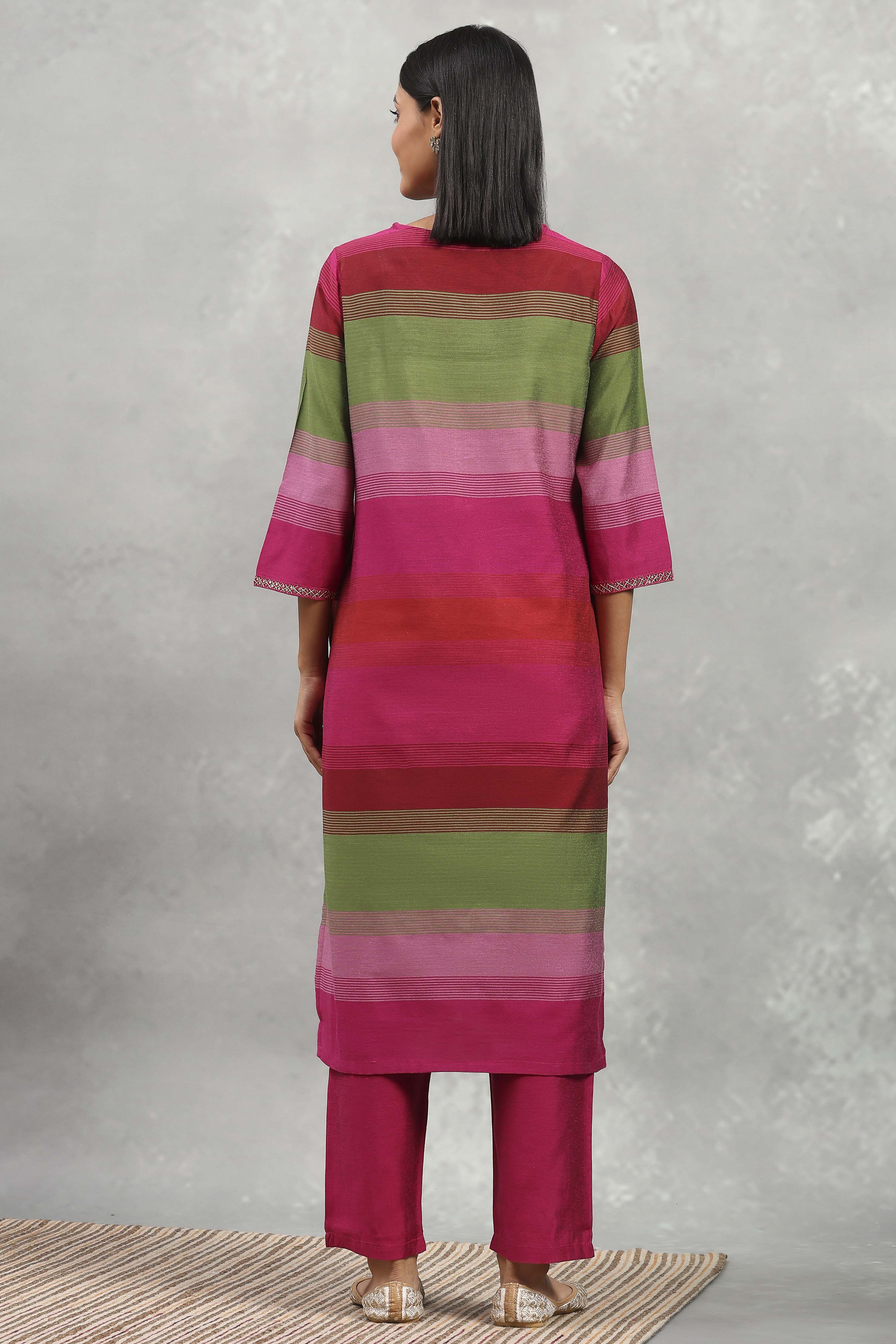 Fuchsia Viscose Blend Solid Straight Suit Set image number 4