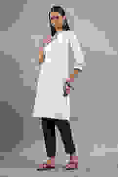 Off-White Solid Straight Kurta image number 1