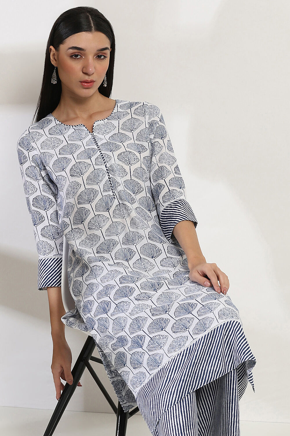 Blue Printed Straight Kurta Set image number 7