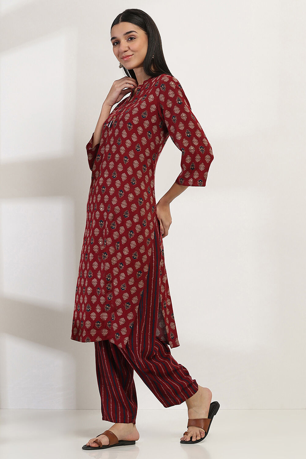 Red Cotton Blend Straight Kurta Set image number 3