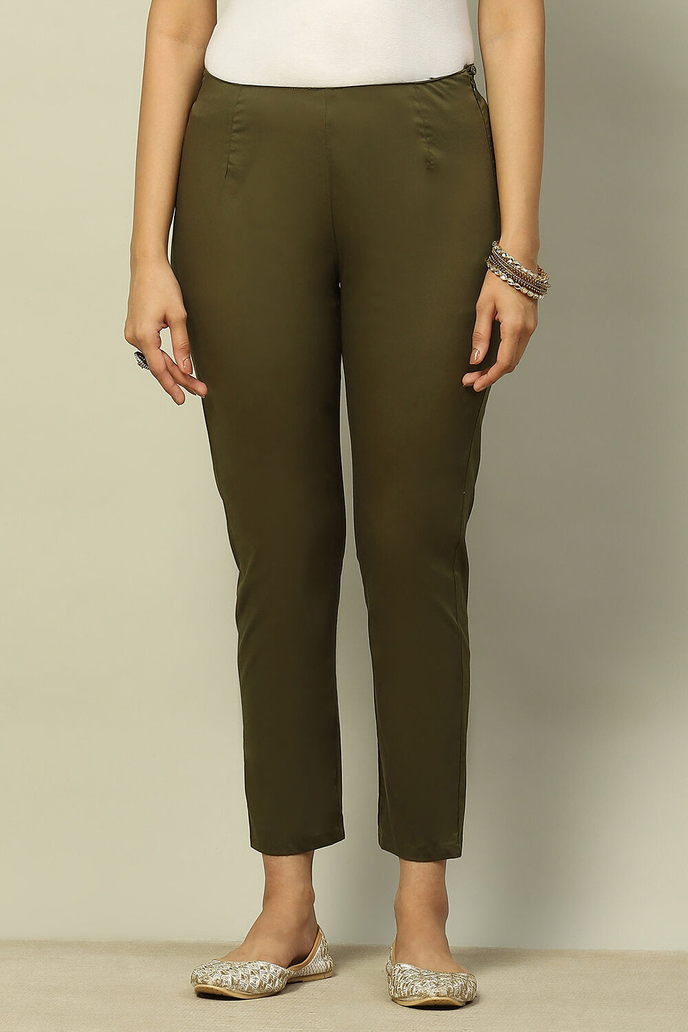 Nephrite Green Cotton Blend Solid Patyala image number 4