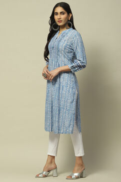 Pastel Blue Cambric Staight Kurta image number 2