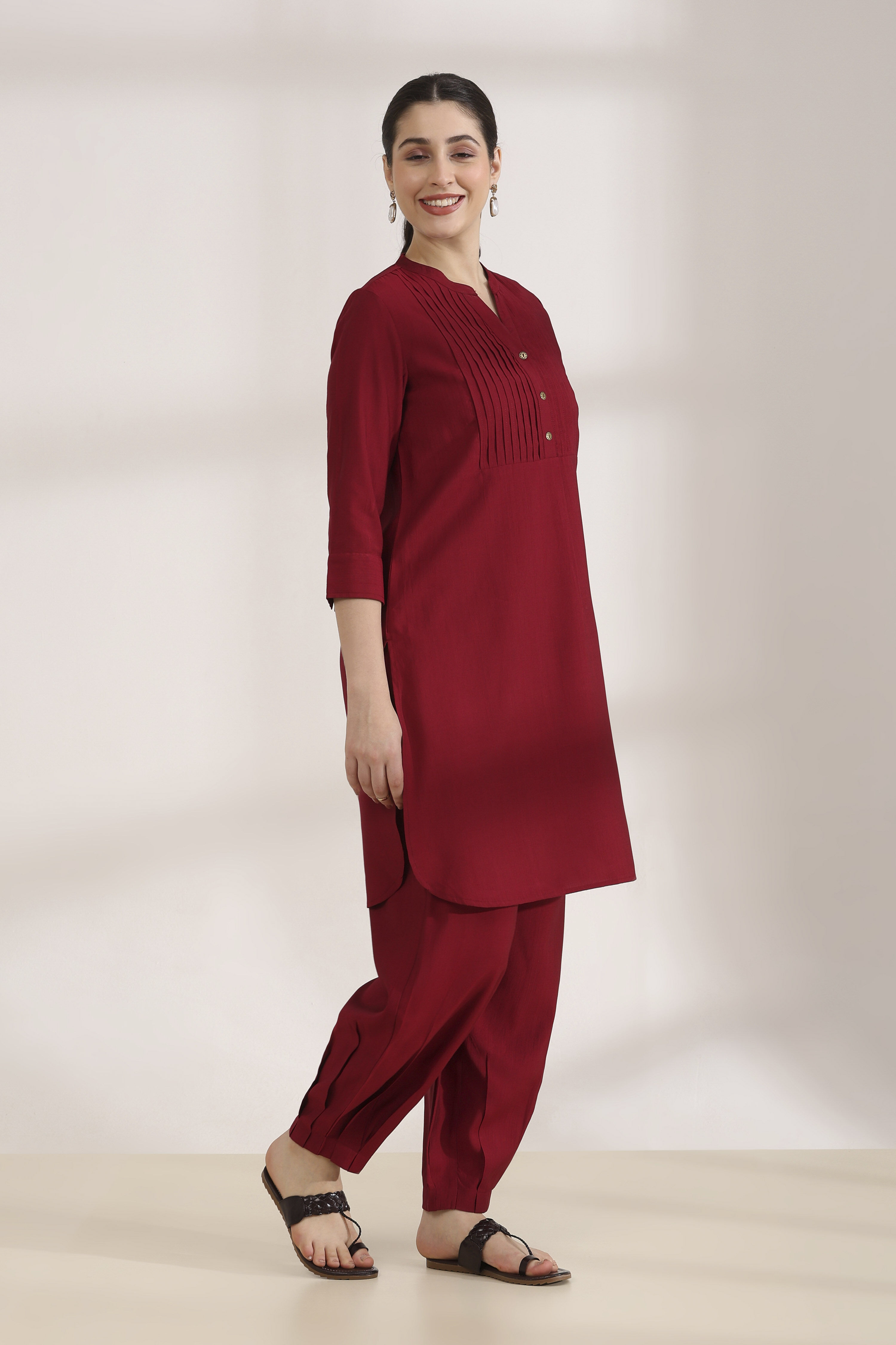 Red Viscose Blend Solid Straight Kurta Set image number 4