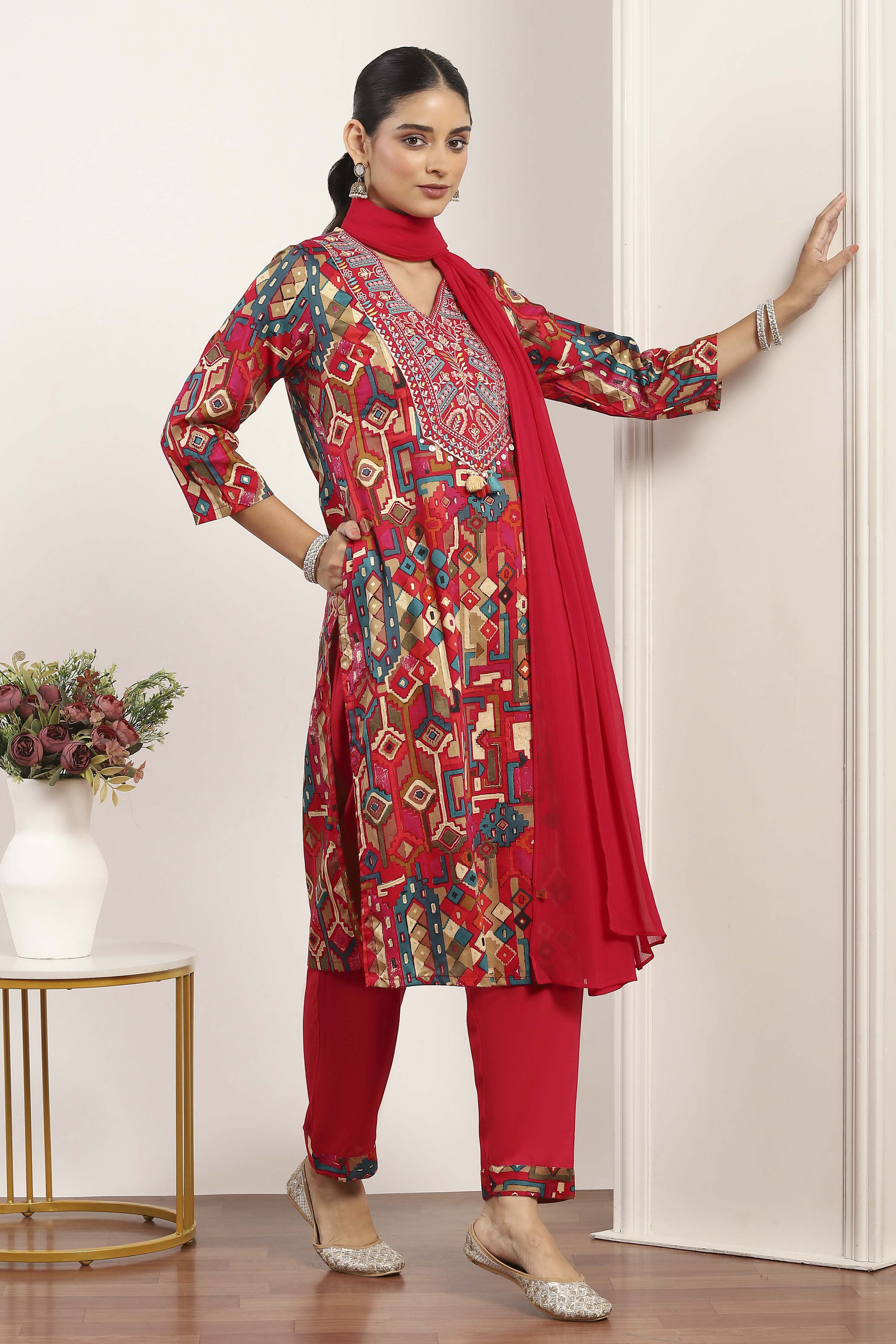Red Cotton Straight Suit Sets image number 5