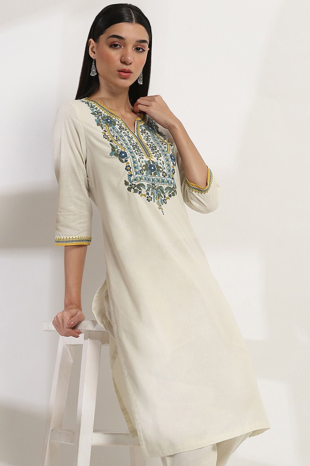 Off-White Cotton Blend Straight Kurta Set image number 6