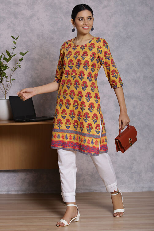 Mustard Cotton And Cambric Straight Kurta image number 4