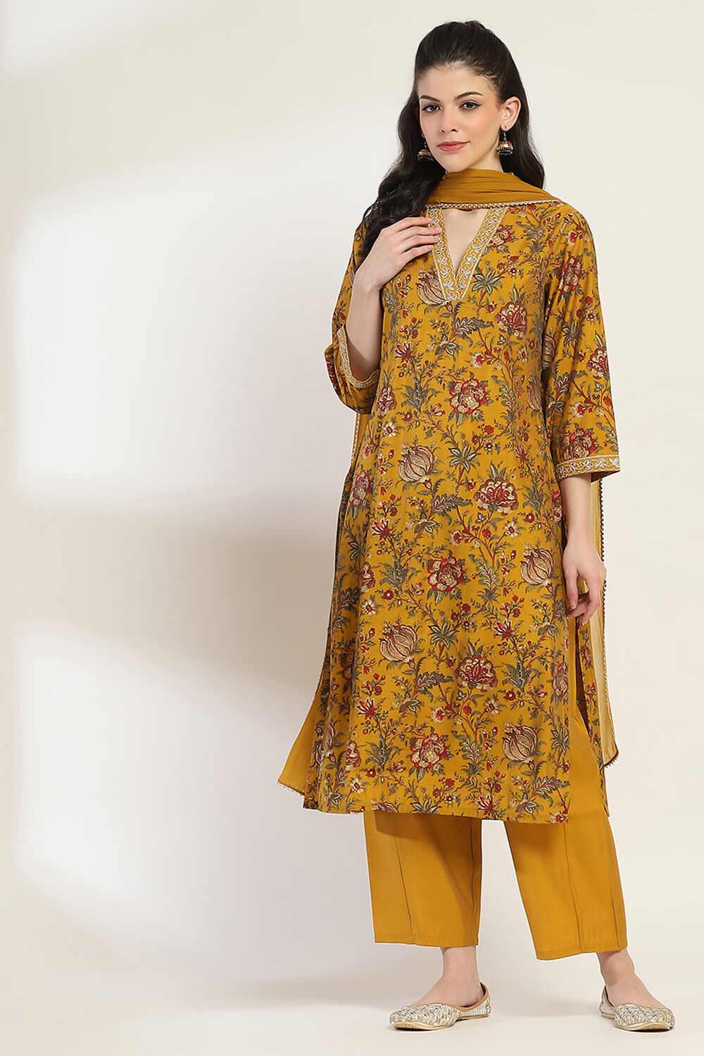 Yellow Cotton Blend Straight Suit Set image number 6
