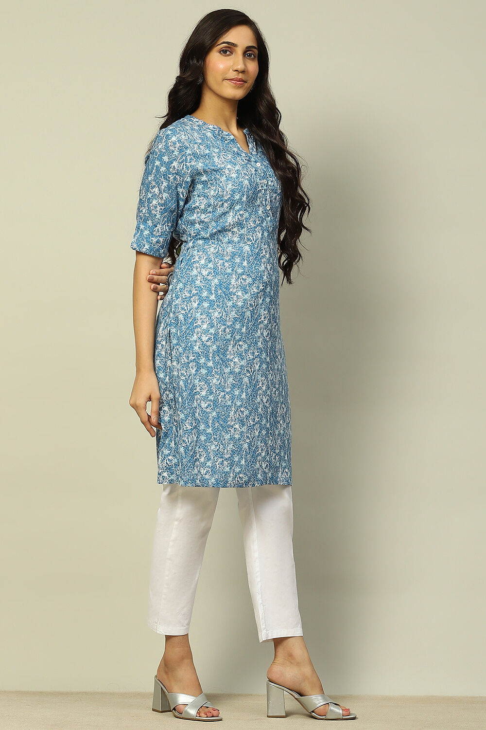 Blue and White Floral Printed Straight Kurta image number 4
