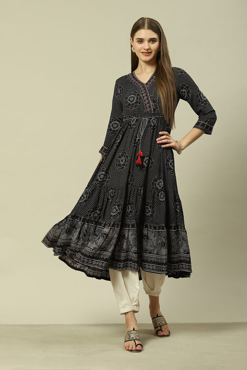 Black LIVA Tiered Printed Dress image number 0