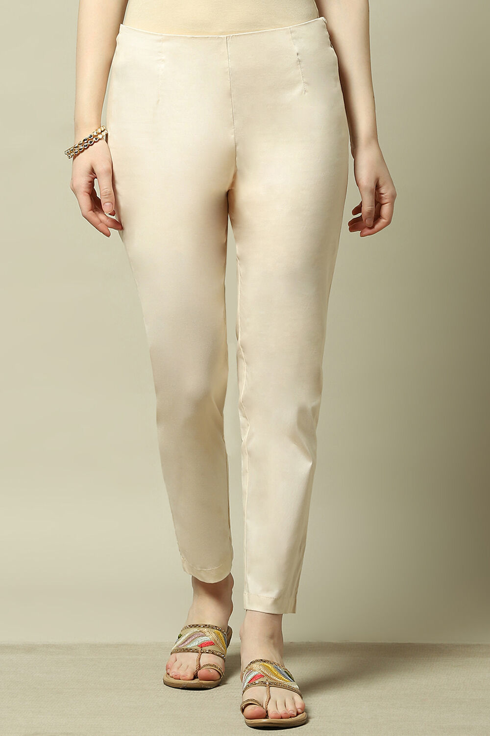 Cream-Coloured Cotton Solid Slim Fit Pants image number 5