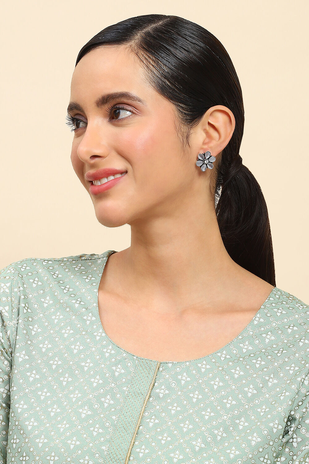 Gray Brass Jhumka image number 3