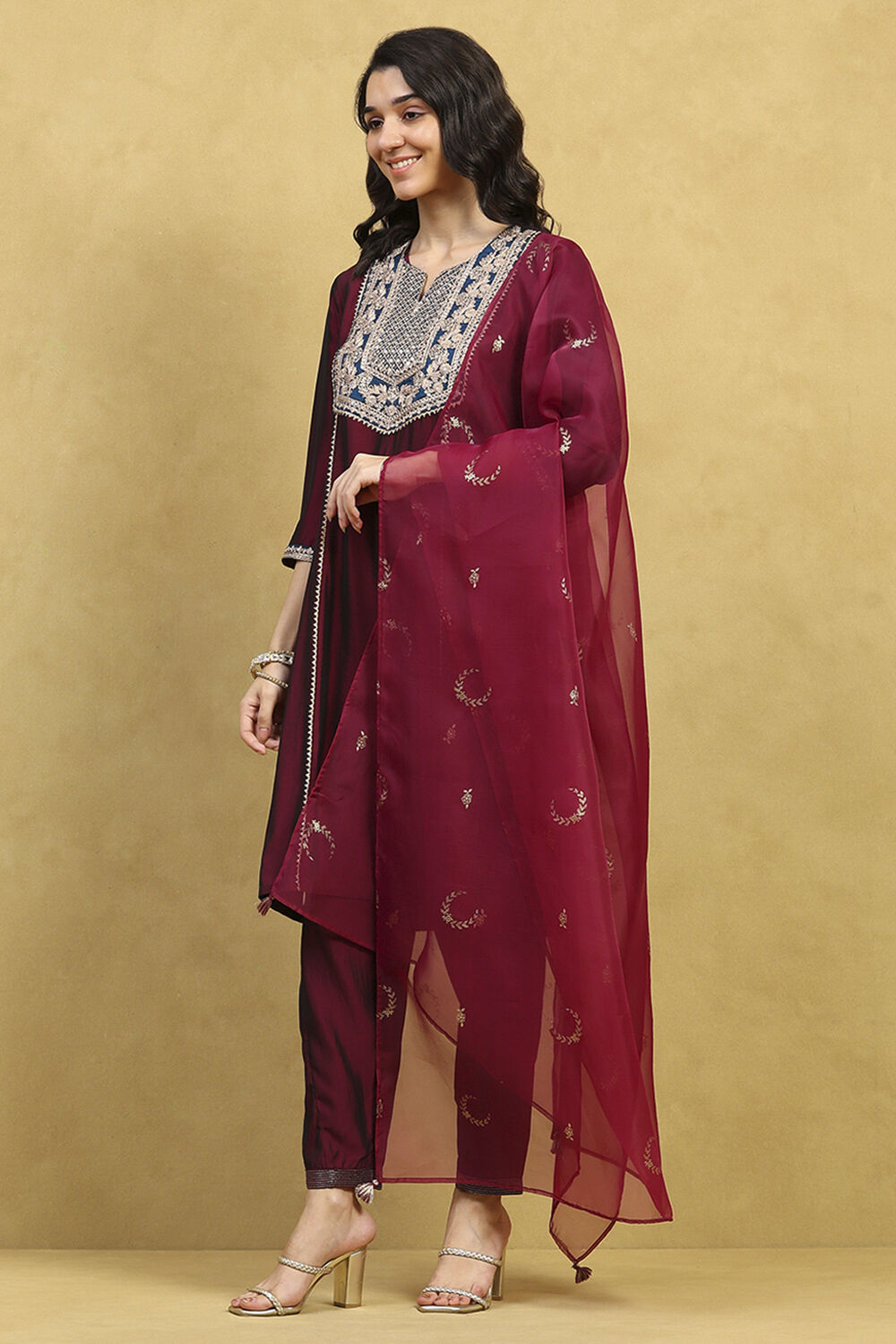 Wine Polyester Blend Solid Straight Suit Set image number 3