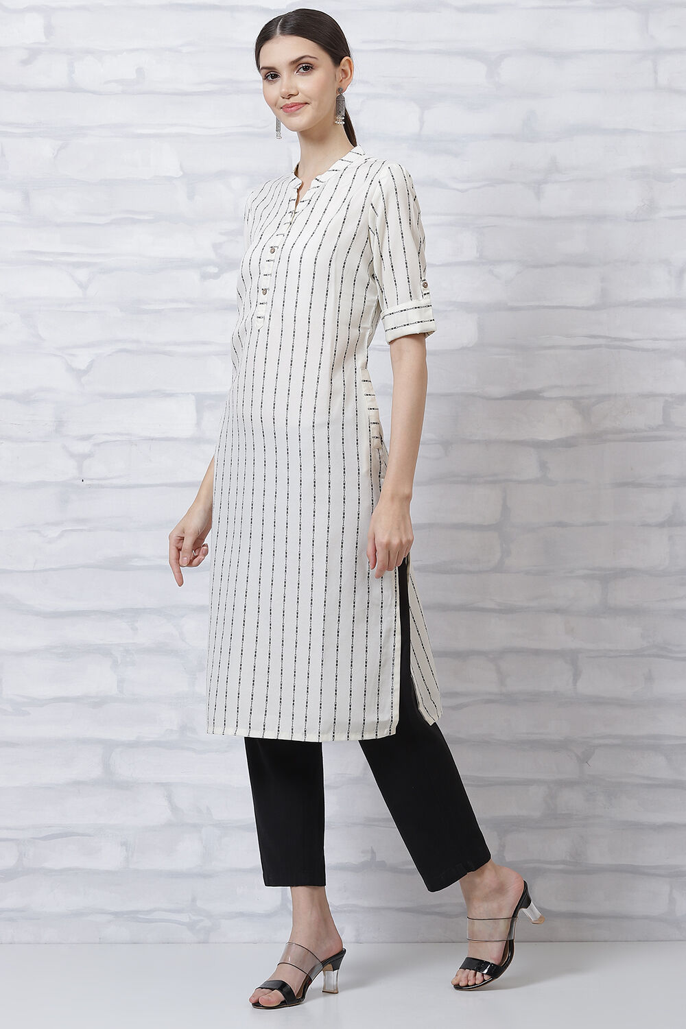 Off-white Printed Straight Kurta image number 2