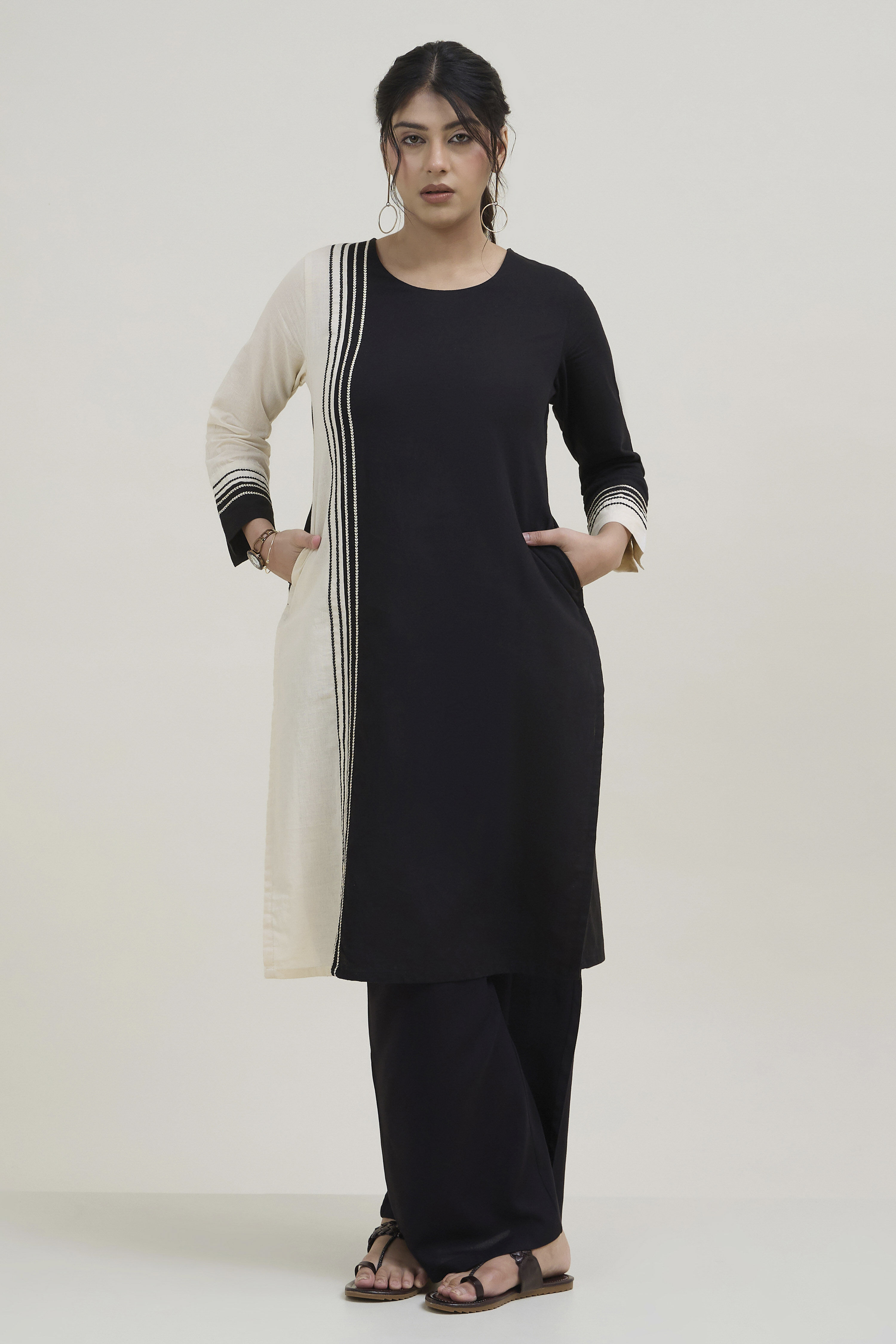 Black White Cotton Flex Straight Solid Kurta image number 6
