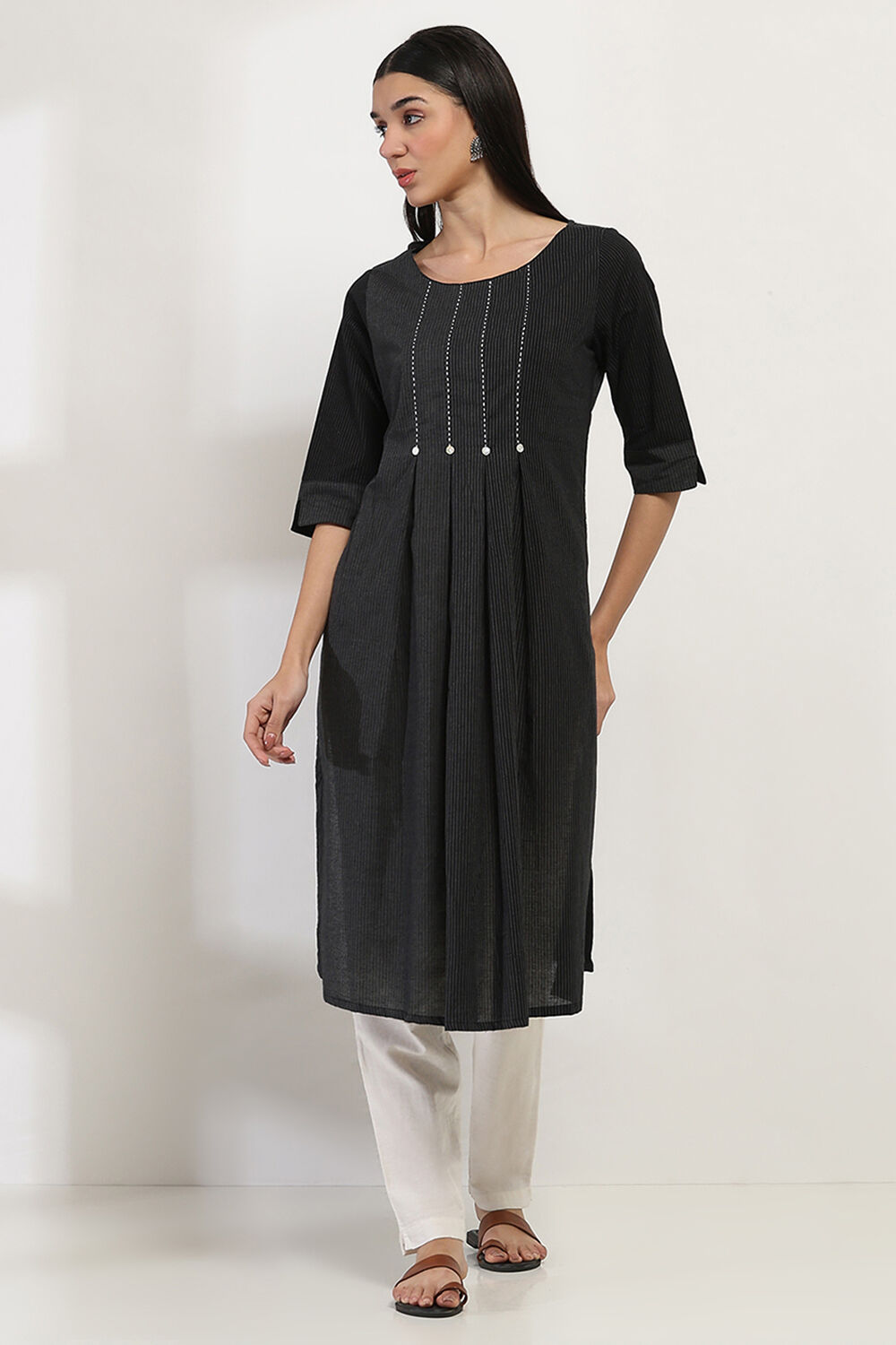 Lime Green Cotton Pleated Straight Kurta image number 2