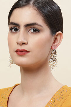 Pearl Gold Alloy Earrings image number 3