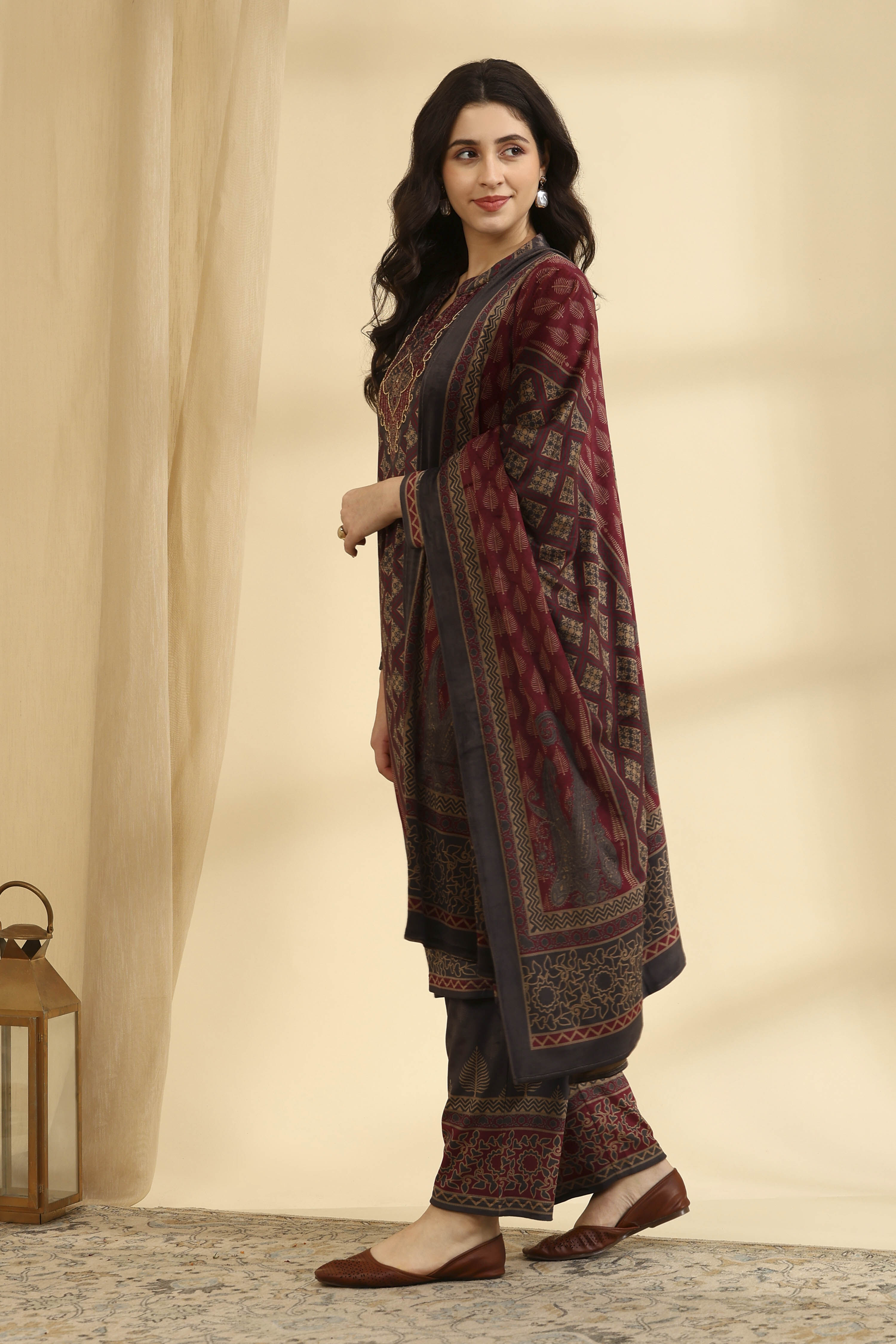 Maroon Polyester Printed Straight Suit Set image number 3