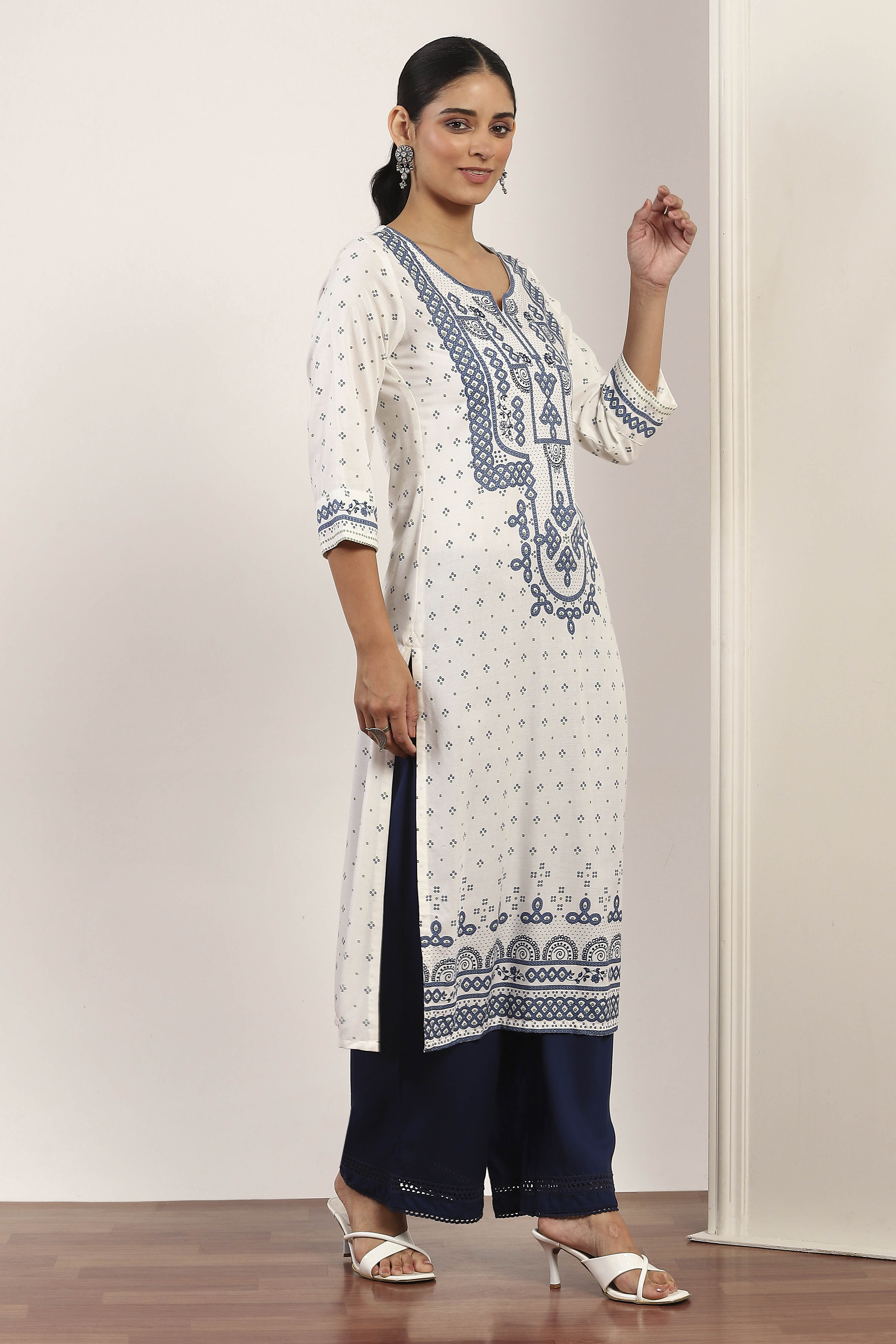 White Viscose Rayon Straight Kurta Pants Set image number 4