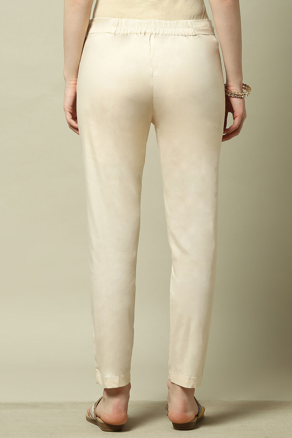 Cream-Coloured Cotton Solid Slim Fit Pants image number 4