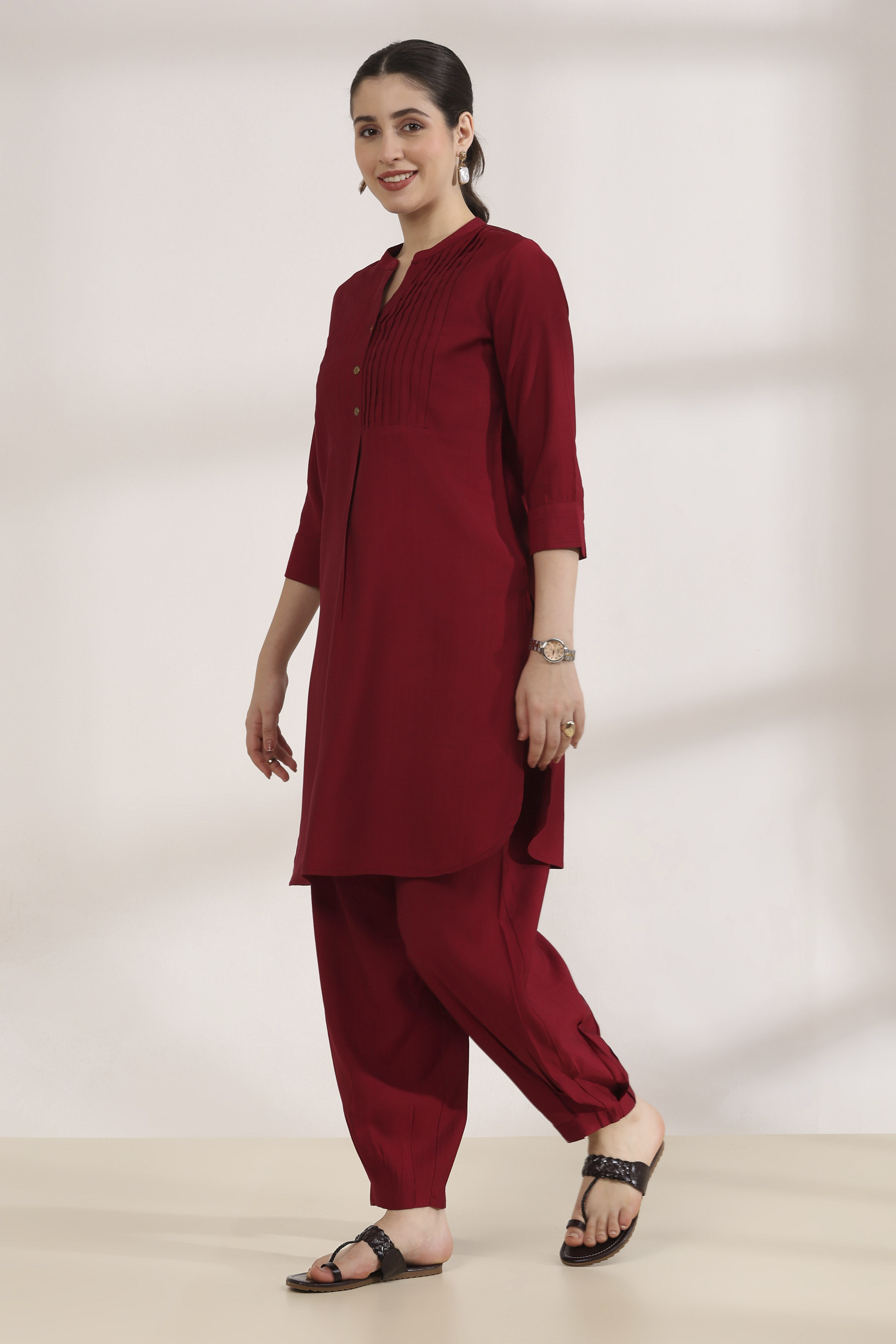 Red Viscose Blend Solid Straight Kurta Set image number 3