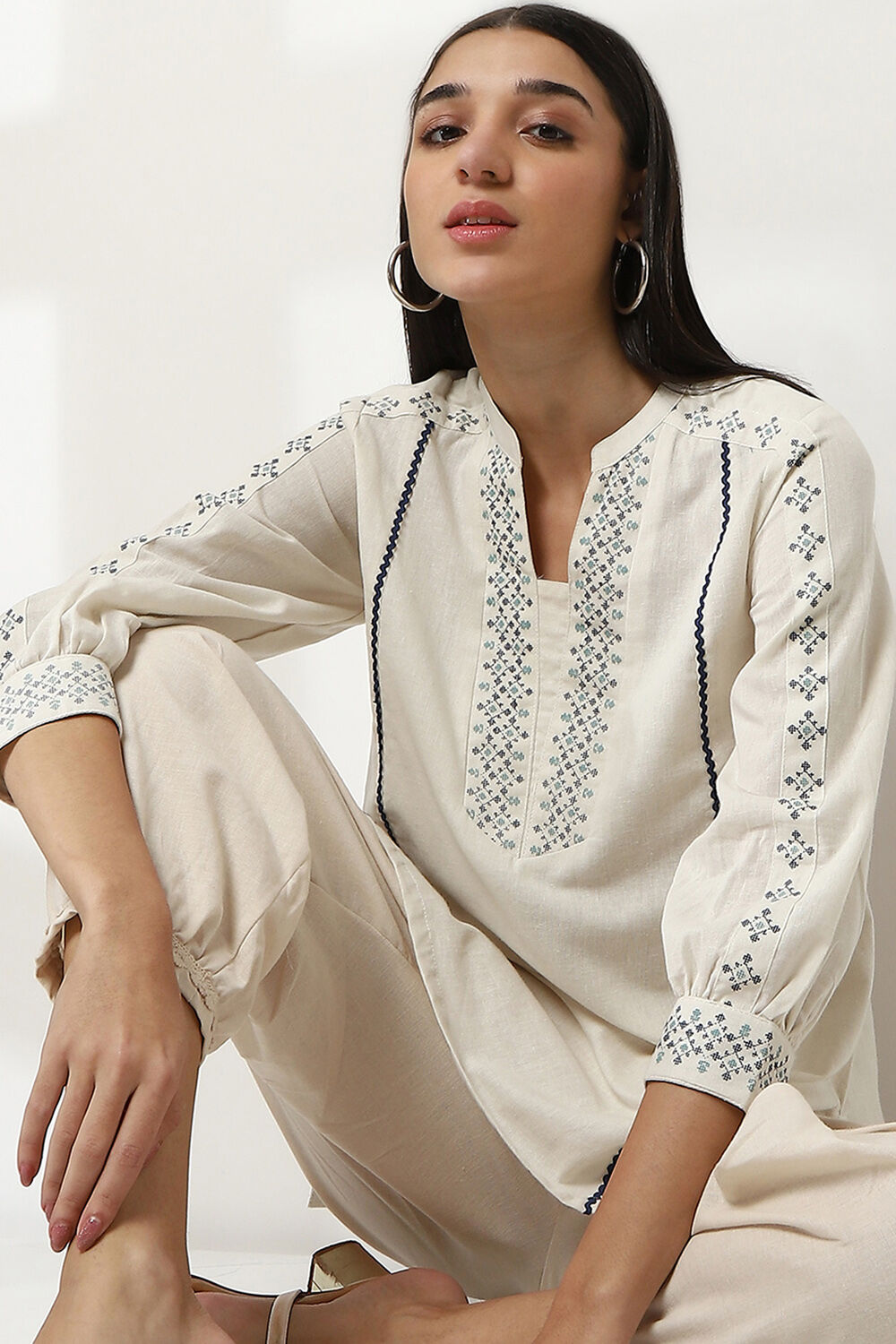 Off-White Cotton Blend Straight Top image number 0