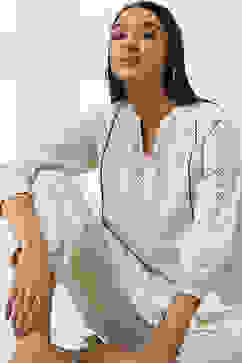 Off-White Cotton Blend Straight Top image number 0