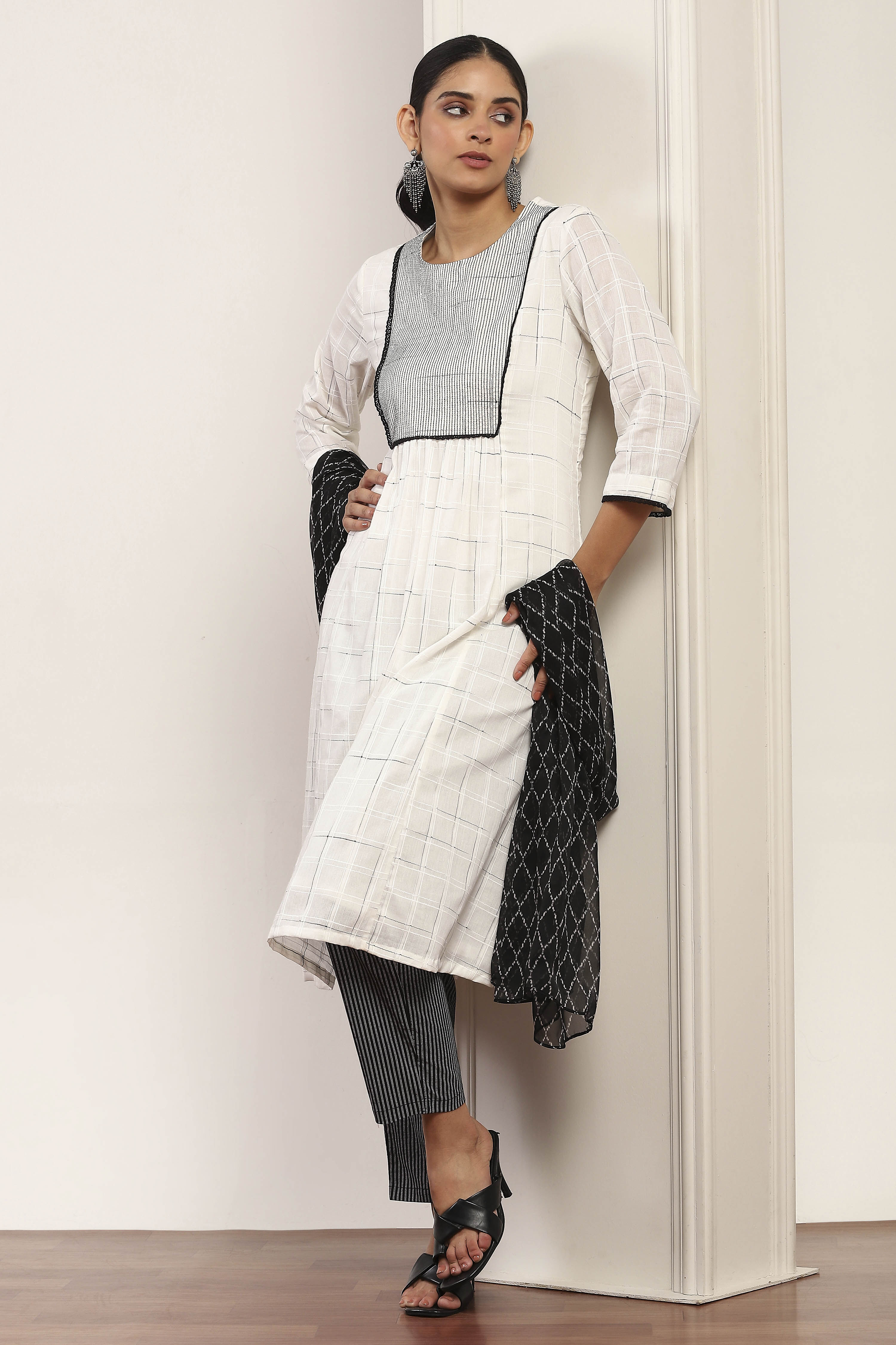 White Cotton A-Line Suit Sets image number 6