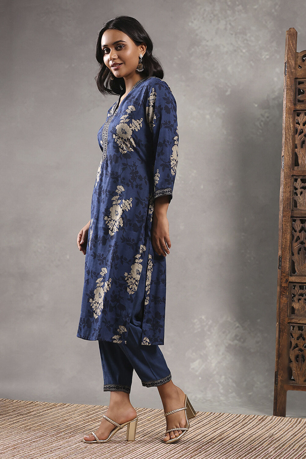 Green Viscose Blend Printed Straight Kurta Pants Set image number 3