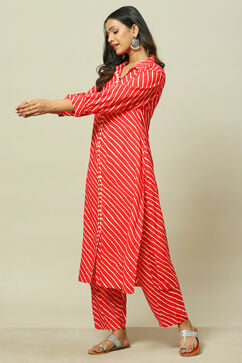 Red LIVA Woven Straight Kurta Suit Set image number 3