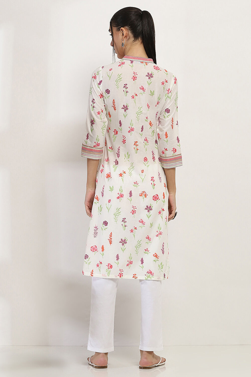 Off-White Cotton Floral Straight Kurta image number 3