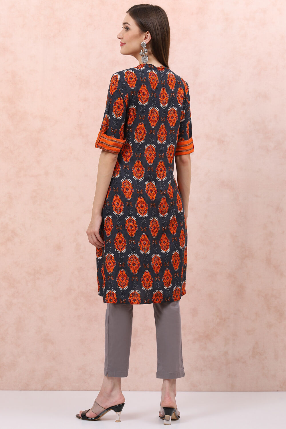 Grey LIVA Straight Kurta image number 4