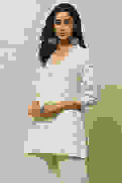 Off-White Geometric Printed Straight Indie Top image number 2