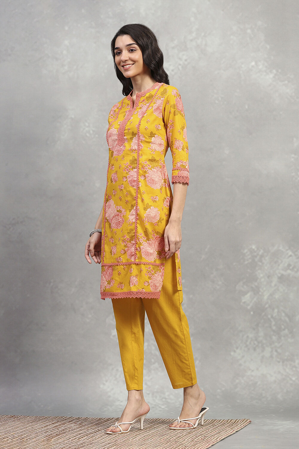 Green Cotton Printed Straight Kurta Pants Set image number 3