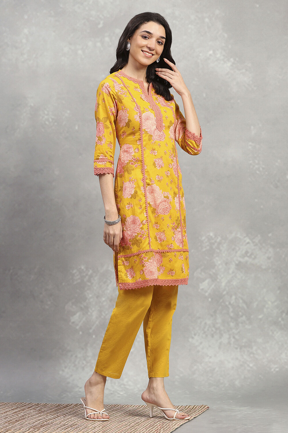 Green Cotton Printed Straight Kurta Pants Set image number 5