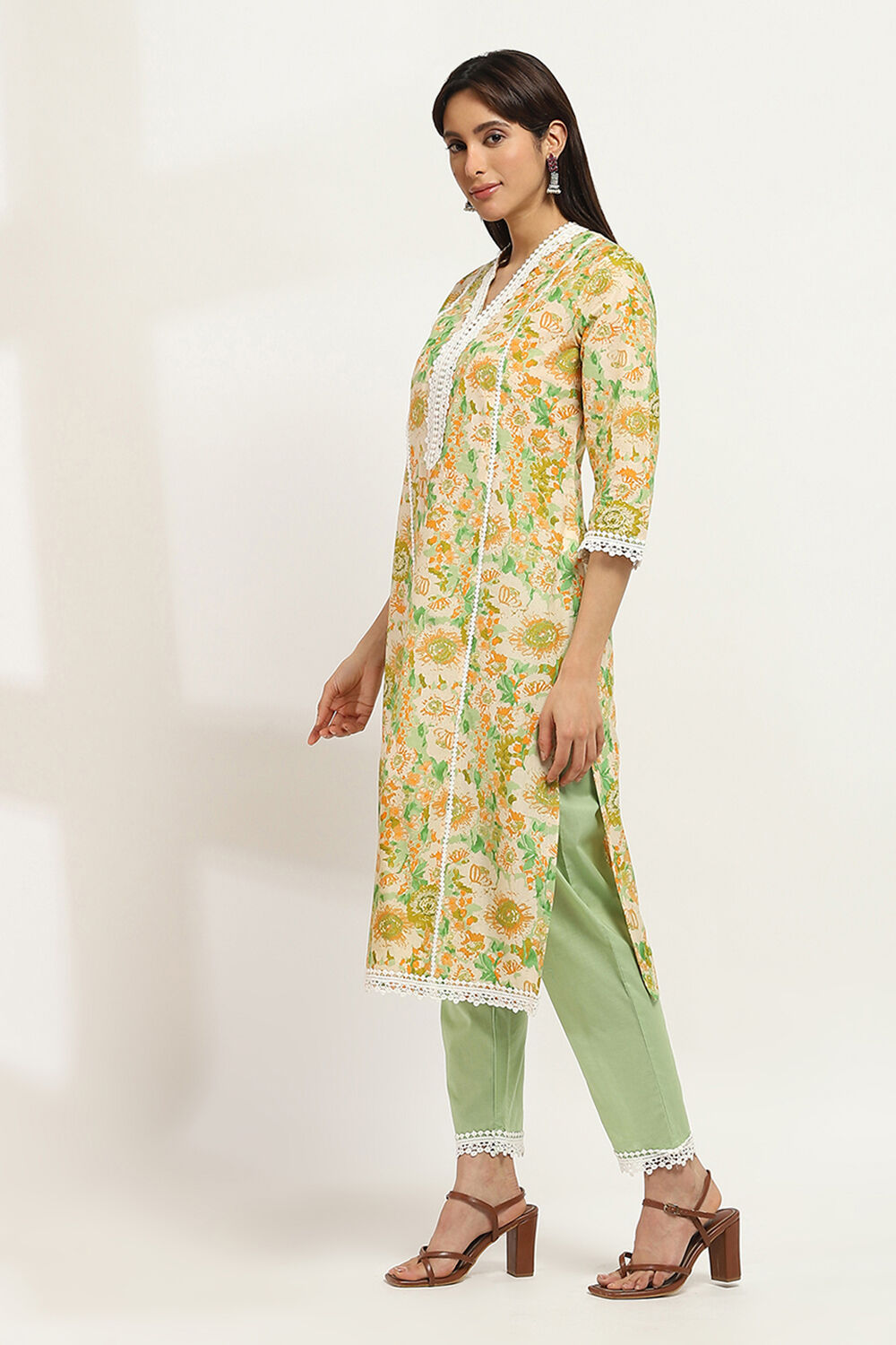 Green Cotton Floral Straight Kurta Set image number 3