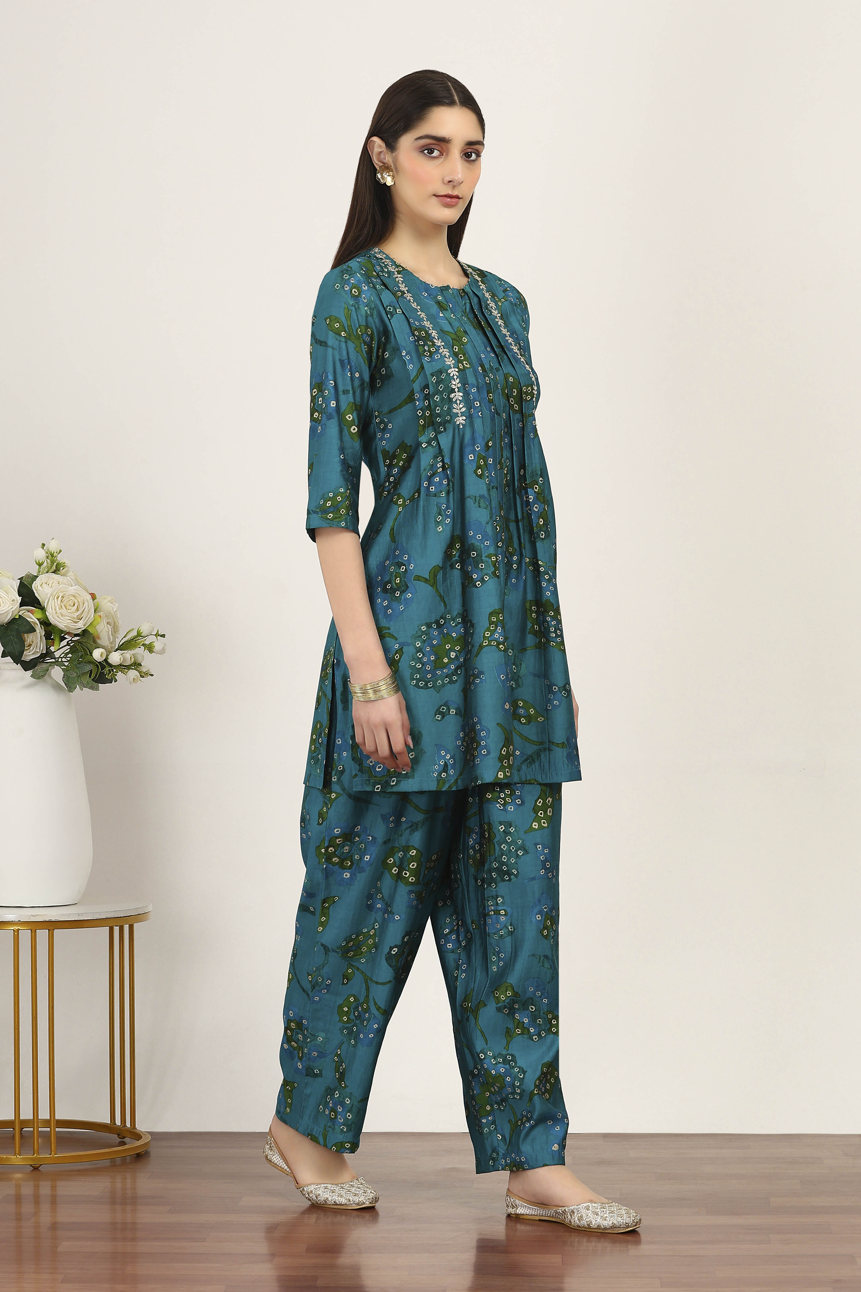 Green Viscose Polyester Viscose Rayon Kurta Pants Set image number 5