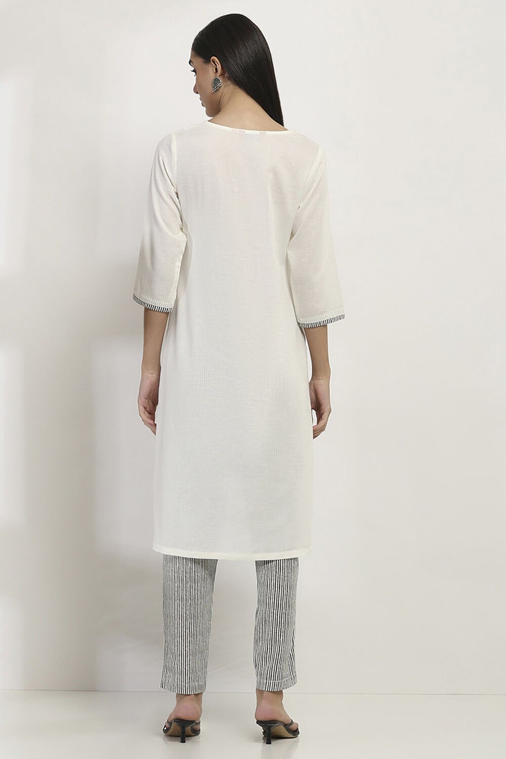 White and Black Printed Straight Suit Set image number 4