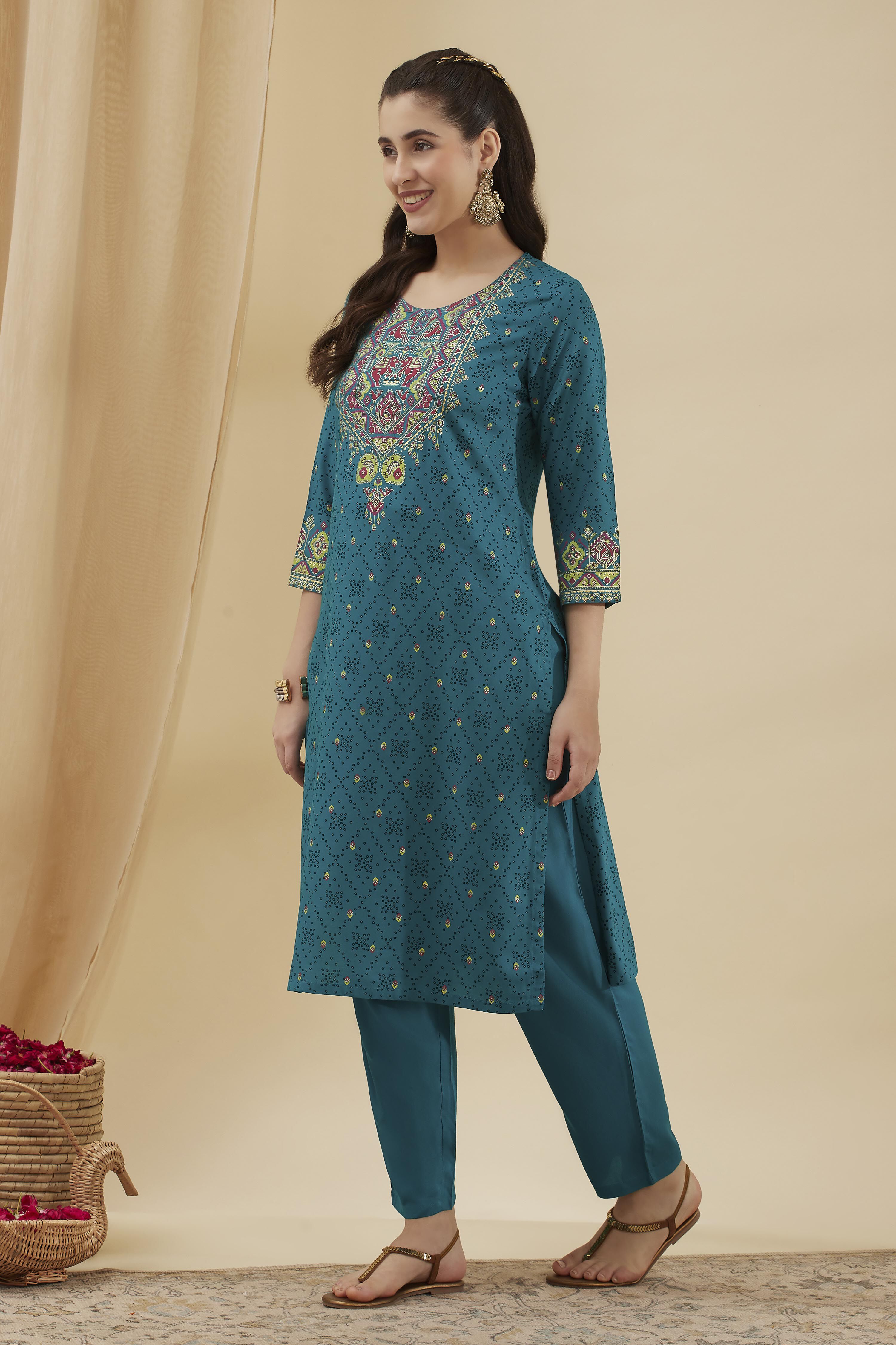 Emerald Green Viscose Rayon Straight Printed  image number 3