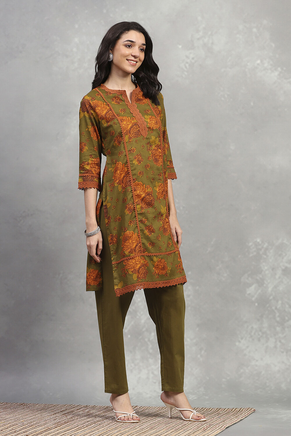 Green Cotton Printed Straight Kurta Pants Set image number 5