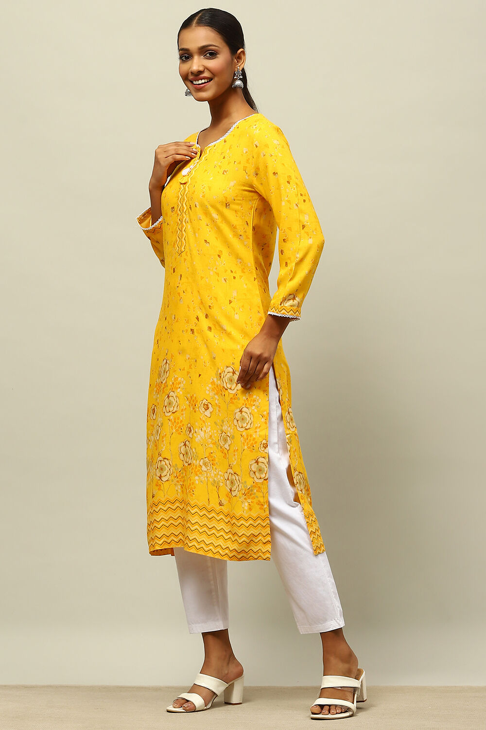 Yellow Rayon Printed Straight Kurta image number 2