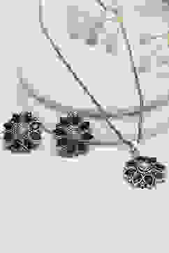 Black Brass Necklace Set image number 0