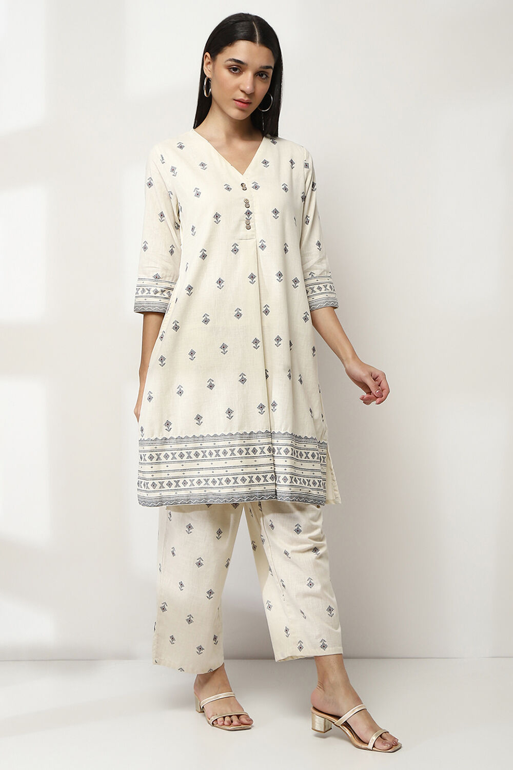 Off-White Cotton Printed A-Line Kurta Set image number 5