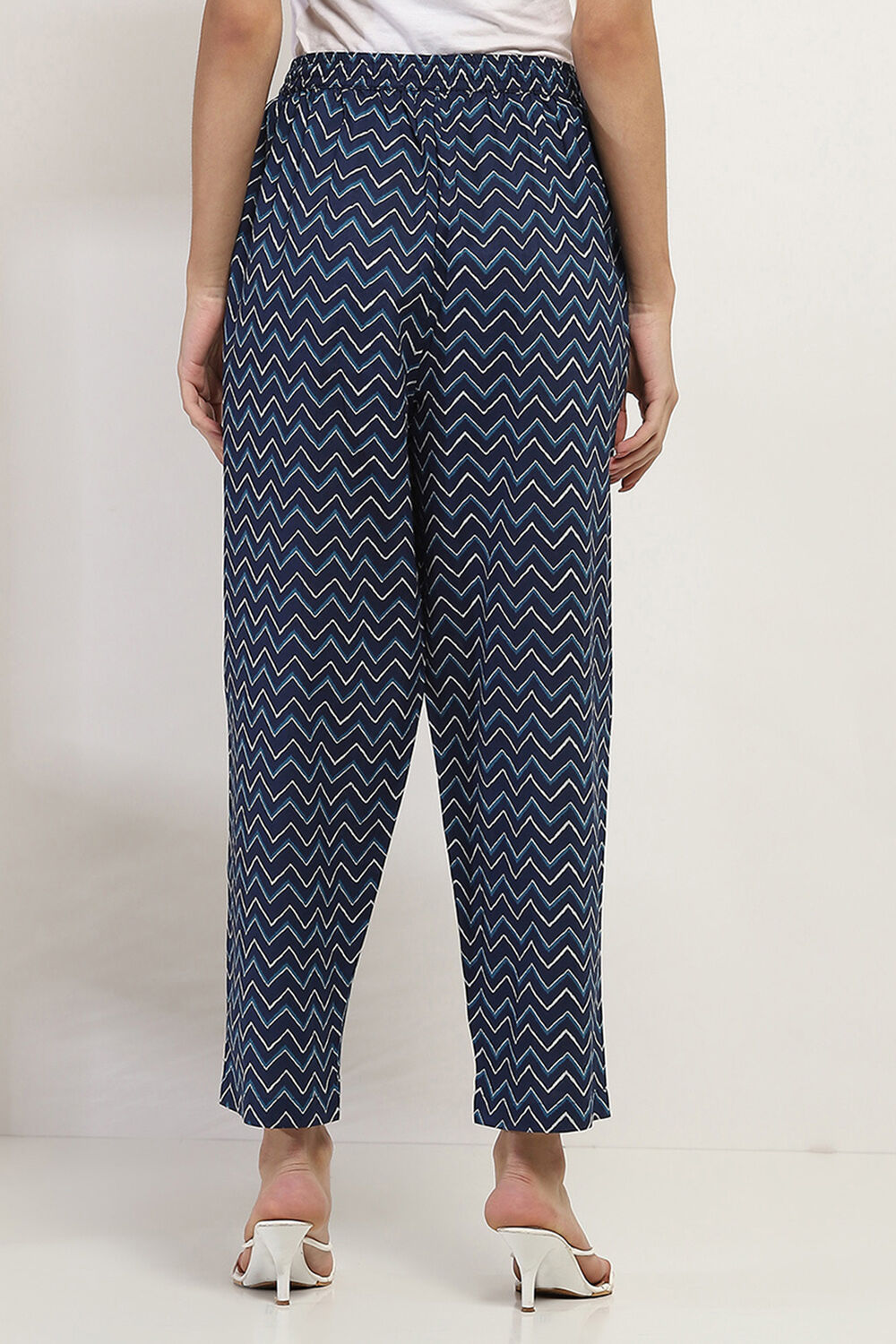 Indigo Cotton Printed Regular Pants image number 5
