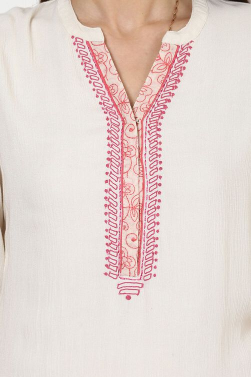 White Straight Viscose Rayon Indie Top image number 5