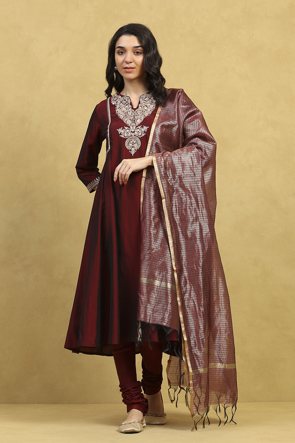 Green-Maroon Polyester Blend Solid Kalidar Suit Set image number 0