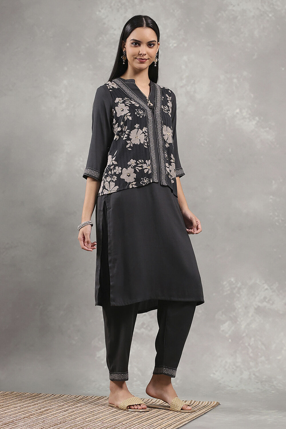 Black Viscose Blend Printed Straight Kurta Pants Set image number 4