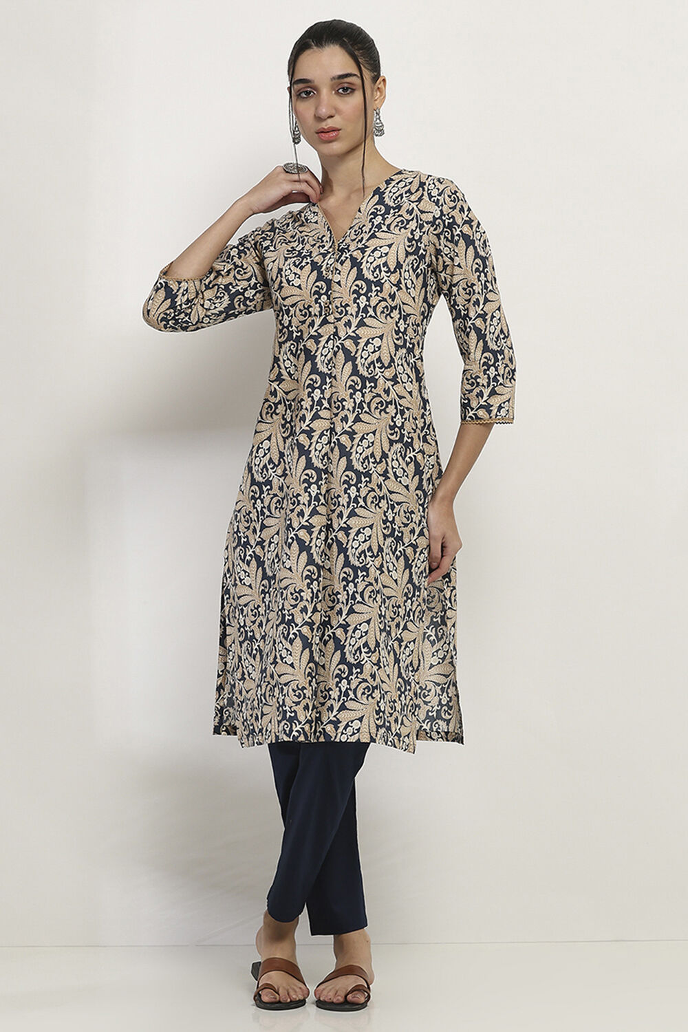 Blue and Beige Cotton Straight Kurta image number 6
